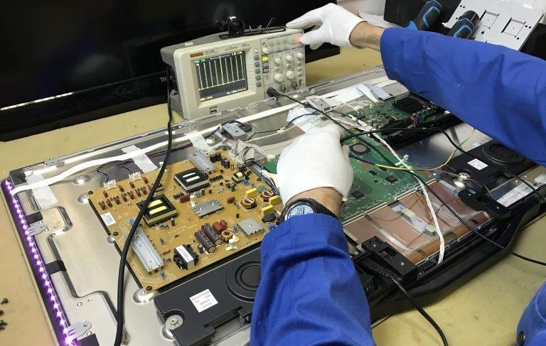 Ремонт мастером телевизора 